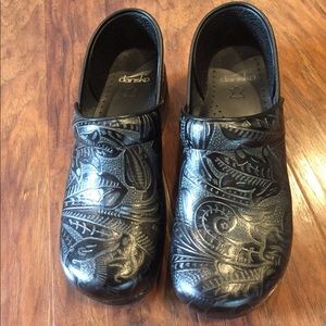 Dansko clogs / shoes size 40- black leather